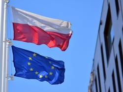 Polacy podzieleni w ocenie UE. W nowym sondażu widoczny jest pewien trend