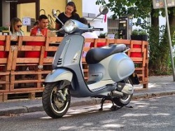 Opinie Moto.pl: Vespa Primavera 125 S. Pojechałem nią na inspekcję włoskich knajp