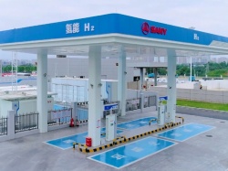 Chińskie Sany sprzedaje wodór na stacjach za 35 yuanów, równowartość 19,3 zł/kg. Gaz wytwarzany jest na miejscu