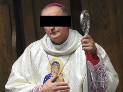 Ksiądz molestował dzieci niemal w każdej parafii. Biskup zwlekał z reakcją, teraz ma kłopoty