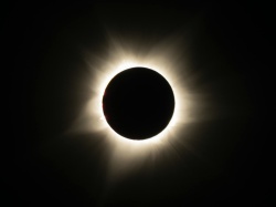 Chcesz sfotografować zaćmienie Słońca smartfonem? NASA ma radę