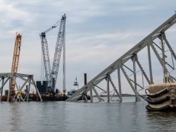 Zawalenie mostu w Baltimore sparaliżowało żeglugę. Sprzątanie idzie jak krew z nosa