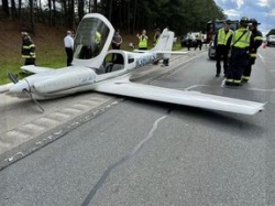USA: Samolot wylądował na autostradzie. Zderzył się z dwoma autami