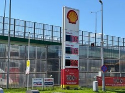 To już. Ceny benzyny na stacjach w Warszawie przekroczyły granicę 7 zł za litr