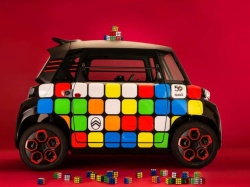 Citroën AMI świętuje 50-lecie kostki Rubika: spotkanie obu ikon podczas Milan Design Week