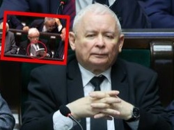 Kaczyński czytał własną książkę. Tusk żartuje