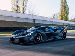 Bugatti twierdzi, że jazda Bolide jest porównywalna do prowadzenia bolidu F1. Ciekawe...