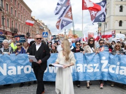 „Niech żyje Polska!”. Ulicami Warszawy przeszedł Narodowy Marsz Życia