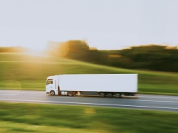 Nowe normy emisji dla ciężarówek zatwierdzone! Sprawdź co szykuje nam Unia