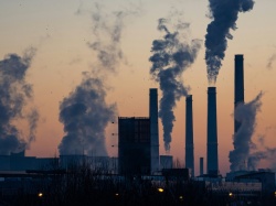 Świat odchodzi od węgla? Przybywa elektrowni węglowych. To zasługa jednego kraju