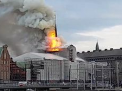Dania. Płonie symbol Kopenhagi. Nagrania z pożaru gmachu giełdy