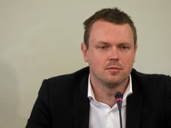 Ujawniono, ile Michał Tusk zarabia w nowej pracy. Kwota może zaskoczyć