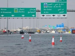 Dubaj wciąż zalany. Turyści utknęli bez jedzenia