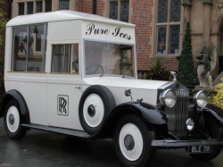 „Rule, Britannia!” zamiast „Family Frost”. Po Londynie jeździ Rolls-Royce Phantom II do sprzedaży lodów!