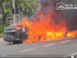 Luksusowy samochód elektryczny zapalił się po wypadku w Warszawie