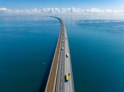 Najdłuższy most na świecie kosztował 8,5 mld dol. Ma tyle kilometrów, co trasa z Bydgoszczy nad morze