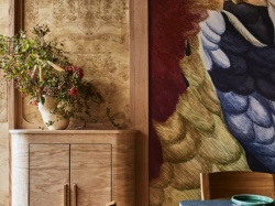 WNĘTRZE TYGODNIA: Ptasia tapeta, przytulność drewna i japoński minimalizm, czyli piękno w wersji mini na nowojorskim Manhattanie