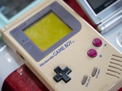 35-letni Game Boy zawstydza PlayStation 5 Pro. Wszystko ma w 60 fps