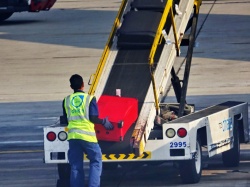 Linie Emirates przepraszają za chaos. 30 tys. bagaży wciąż na lotnisku