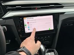Jak ustawić Apple CarPlay w samochodzie? Wystarczy kilka kroków