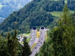 Kolejna droga i tunel w Alpach płatne. Bilet będzie kosztował od 60 do nawet 600 zł