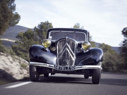 Citroën świętuje 90-lecie Traction Avant, kultowego modelu posiadającego 100 patentów