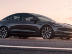 Tesla Model 3 Performance zdrożała trzy dni po premierze. Bo cena była za dobra