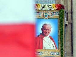Czego uczy nas świętość Jana Pawła II? Kard. Comastri odpowiada