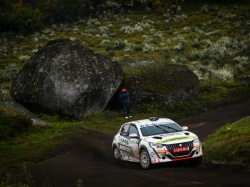 Hugo Lopes i Magda Oliveira wygrali Peugeot Rally Cup Portugal