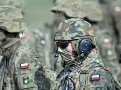 Polska armia powinna przyjmować cudzoziemców? Sondaż jest jednoznaczny