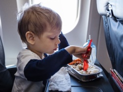 Czy można mieć ze sobą żywność w samolocie? Rozwiewamy wątpliwości