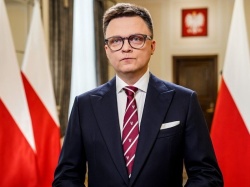 Nowy pomysł marszałka Sejmu. Powiedział, gdzie trafi flaga z kopuły parlamentu