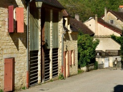 Władze miasta we Francji sprzedają dom za 1 euro. Do spełnienia jest jeden warunek