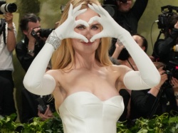 MET Gala 2024: Olśniewająca Nicole Kidman, czarna wróżka Zendaya i naked dress Jennifer Lopez. Co działo się na 
