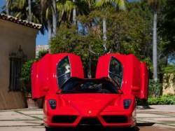 Właściciele Ferrari Enzo odetchnęli z ulgą. Wreszcie kupią nowe oryginalne opony