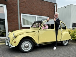 35 lat jeździ swoim Citroënem 2CV. To się nazywa prawdziwa ekologia!