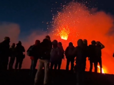 Uwaga, podróżujący na Sycylię! Obudziła się Etna, jest alert