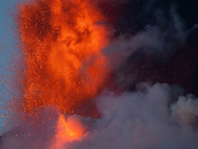 Już nie tylko Etna. Czerwony alert. Zbudził się jeden z najaktywniejszych wulkanów na świecie