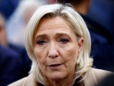 Radość Le Pen trwała tydzień. Szanse na wygraną spadają