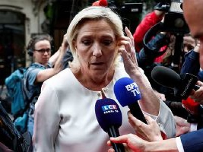 Sromotna porażka francuskiej prawicy. Marine Le Pen nie komentuje. Bardella: Stary świat upada