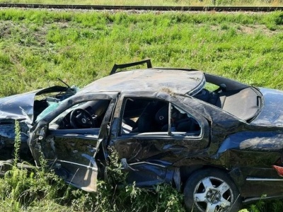 Dramat w Świętokrzyskiem! Auto zderzyło się z pociągiem. W środku dwoje dzieci