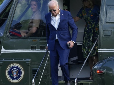 Joe Biden mówi, że pozostanie w wyścigu przeciwko Donaldowi Trumpowi