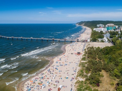 Alarm na plaży w Międzyzdrojach. Zaginął 13-latek, ratownicy utworzyli łańcuch życia