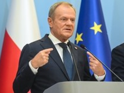 Tusk zaatakował Dudę: Pojechał napluć na polski rząd. Wstyd