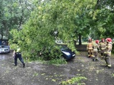 Burze i nawałnice nad Polską. Strażak porażony piorunem, poszukiwany kajakarz