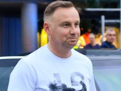 Andrzej Duda stroił miny na siłowni. Internet zalała fala memów