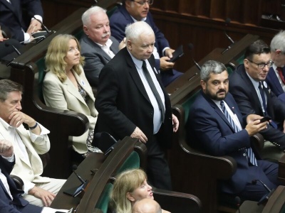 Kaczyński ma poważny problem w szeregach PiS. „Jest osamotniony, nie radzi sobie”