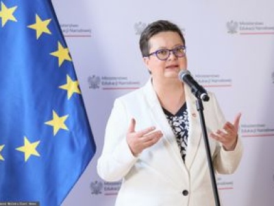 Koniec z wakacjami podczas szkoły? Wiceministra zabrała głos