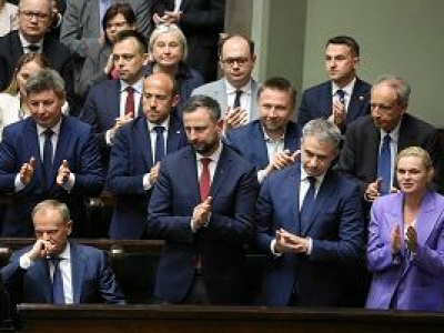 Donald Tusk daje sobie grać na nosie [Komentarz Sroczyńskiego]