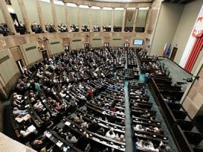 Sejm odrzucił kontrowersyjną poprawkę Senatu. Ustawa o KRS czeka na ruch prezydenta